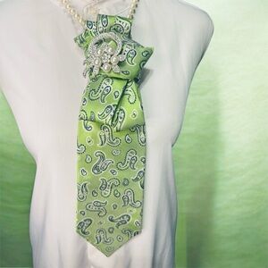 Jos. A. Bank Green Paisley Necktie with Pearl & Diamond Brooch